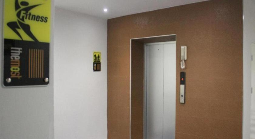 The Most Hotel Районг Екстериор снимка